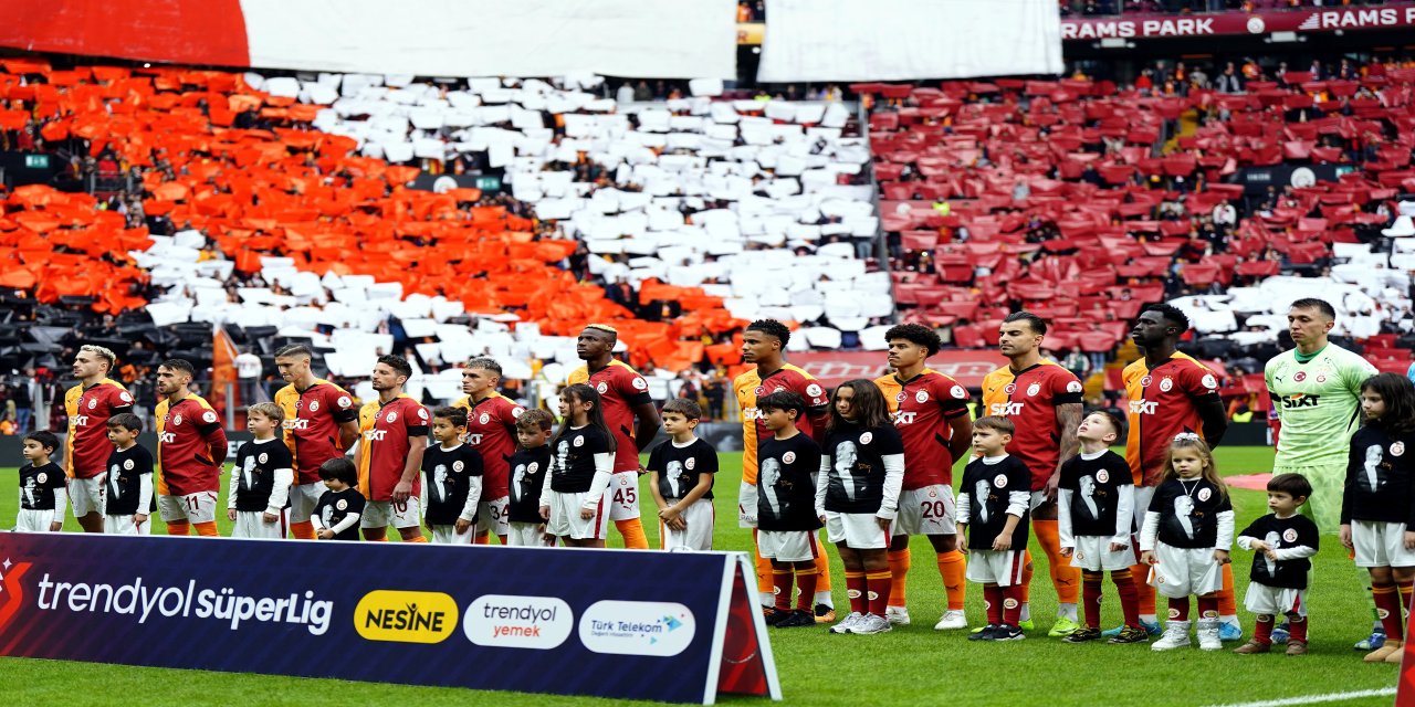 Galatasaray Samsunspor Karşısında 1-0 Önde!