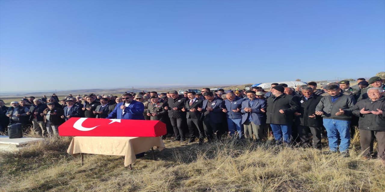 Kars'ta Kıbrıs gazisi son yolculuğuna uğurlandı