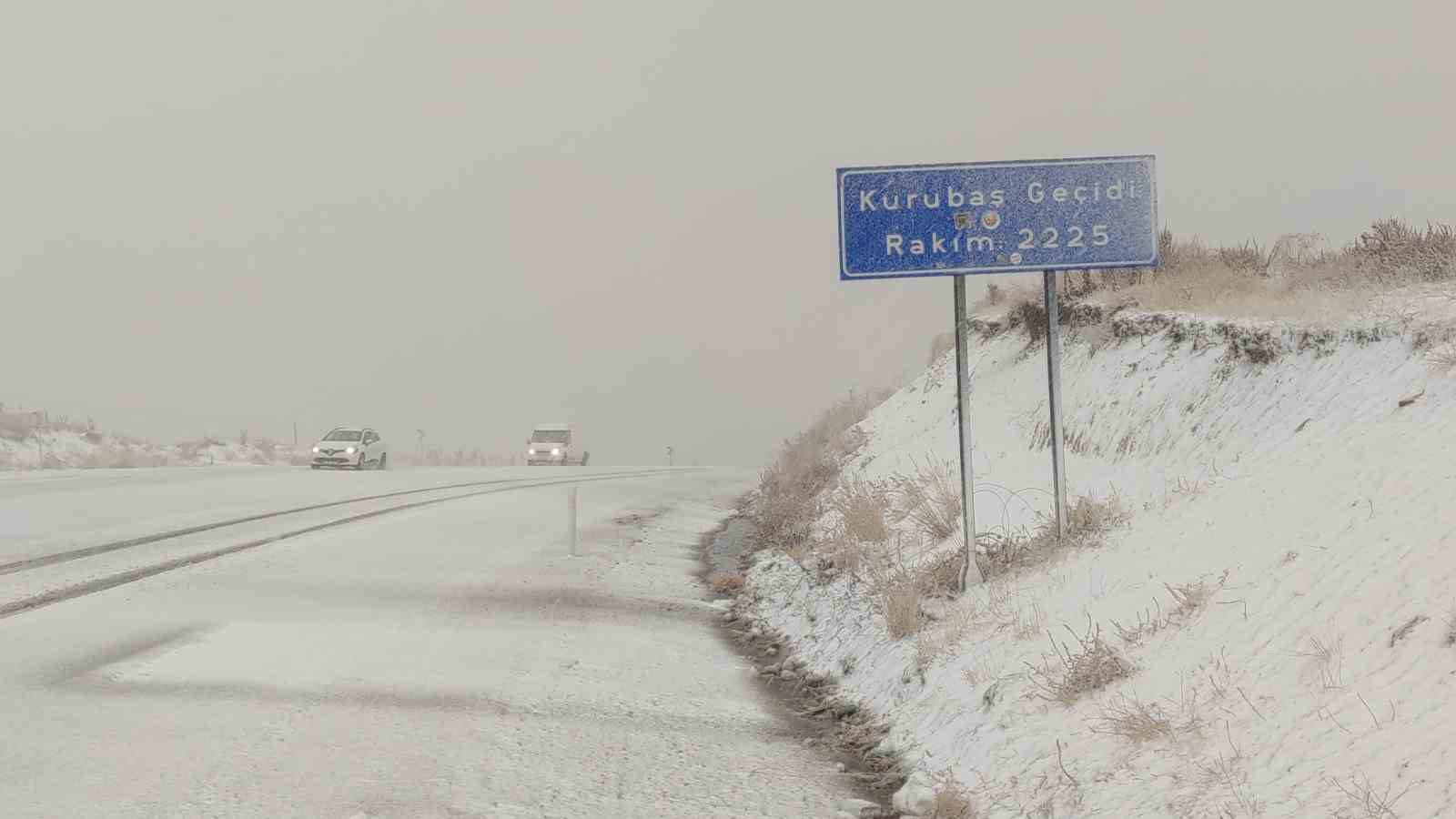 Van’da yüksek kesimlerde kar etkili oldu