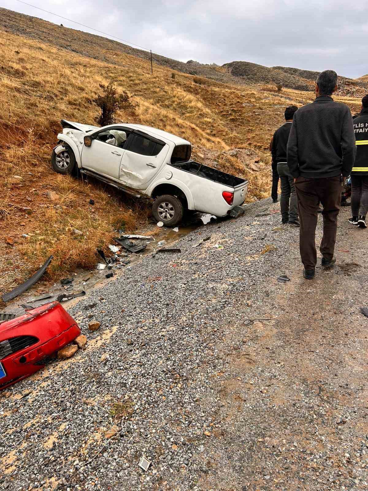 Bitlis'te feci kaza: 8 yaralı