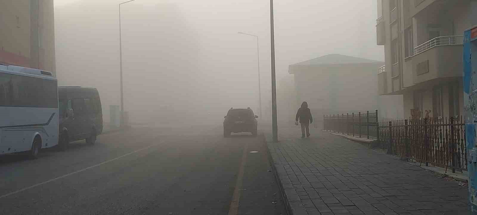 Erzurum'u sis kapladı