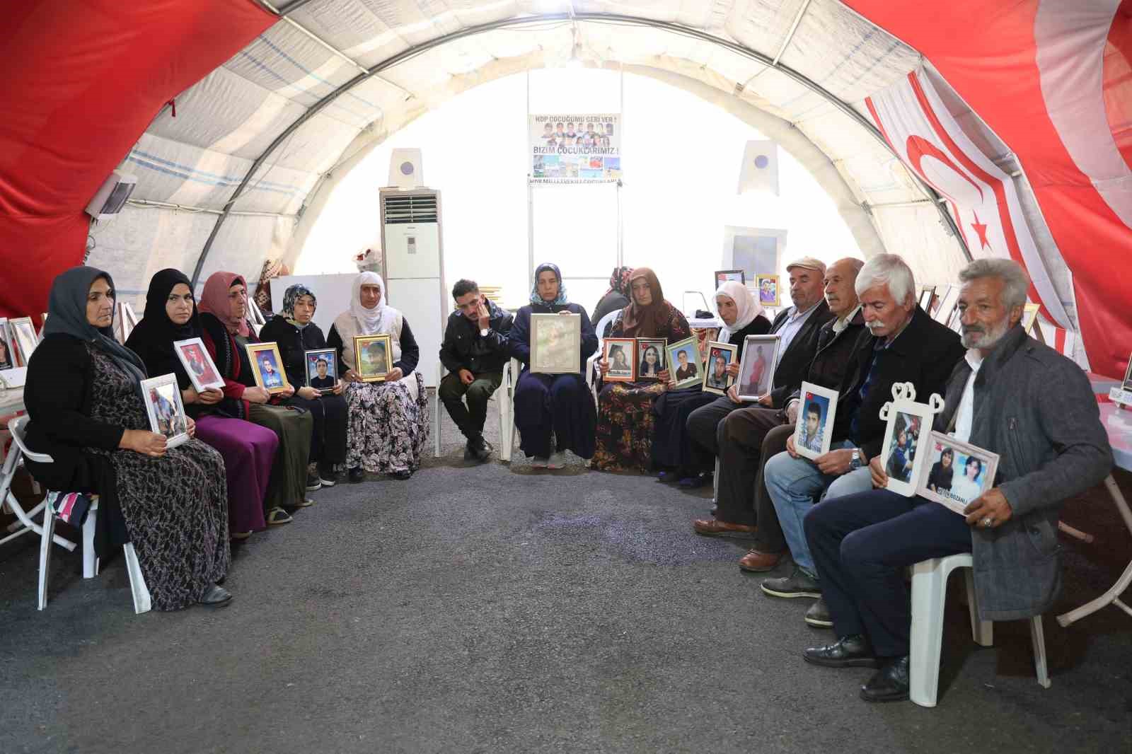 Diyarbakır'da evlat nöbetindeki ailelerden Devlet Bahçeli’ye destek