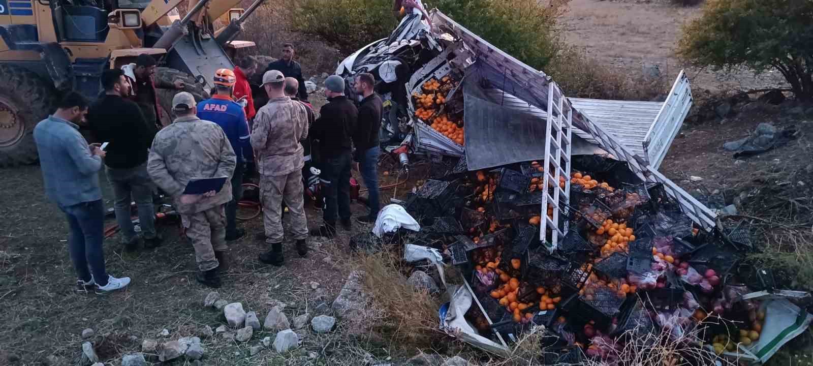 Bitlis’te kamyonet şarampole yuvarlandı: 1 ölü, 1 yaralı