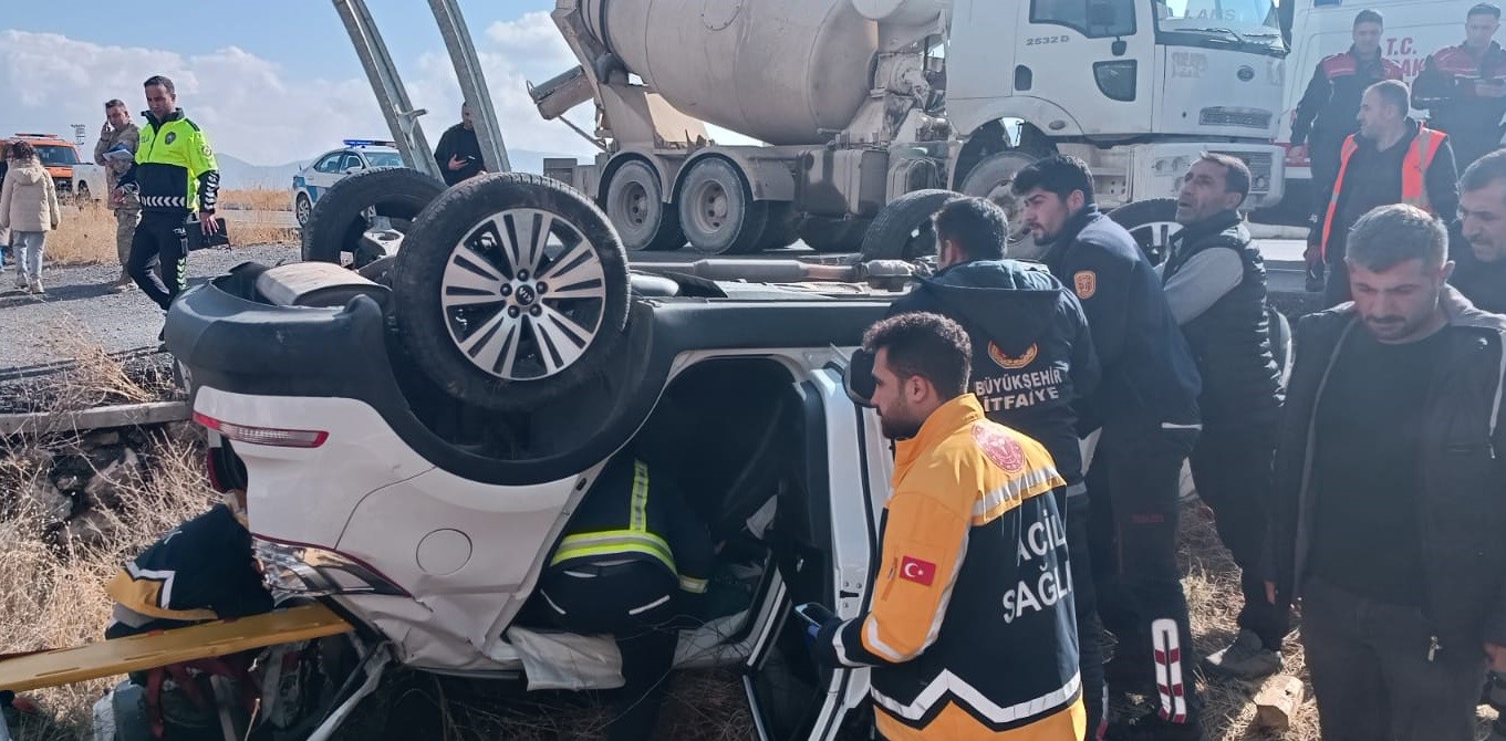 Van’da İran plakalı otomobil takla attı