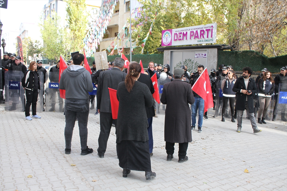 Vanlı ailelerin evlat nöbeti sürüyor