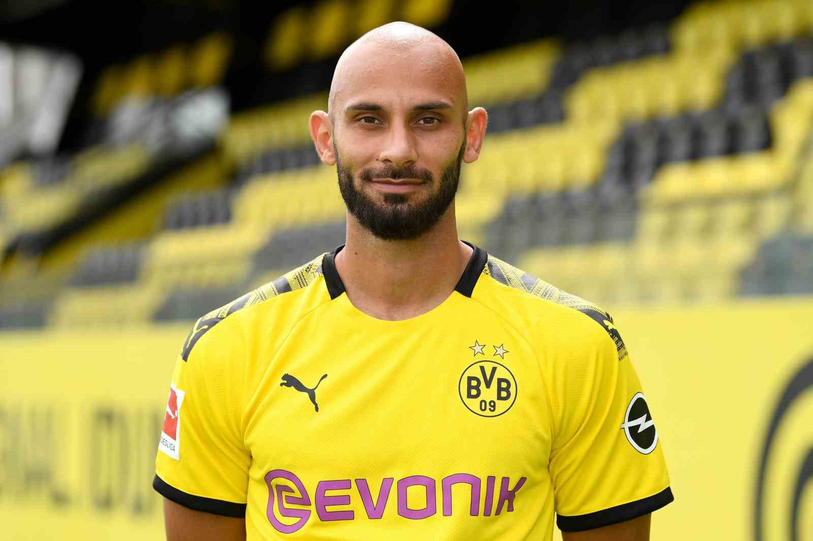 Milli futbolcu Ömer Toprak futbolu bıraktı