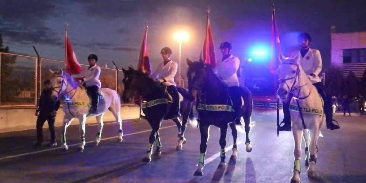 A Milli Futbol Takımı atlı polislerle karşılandı