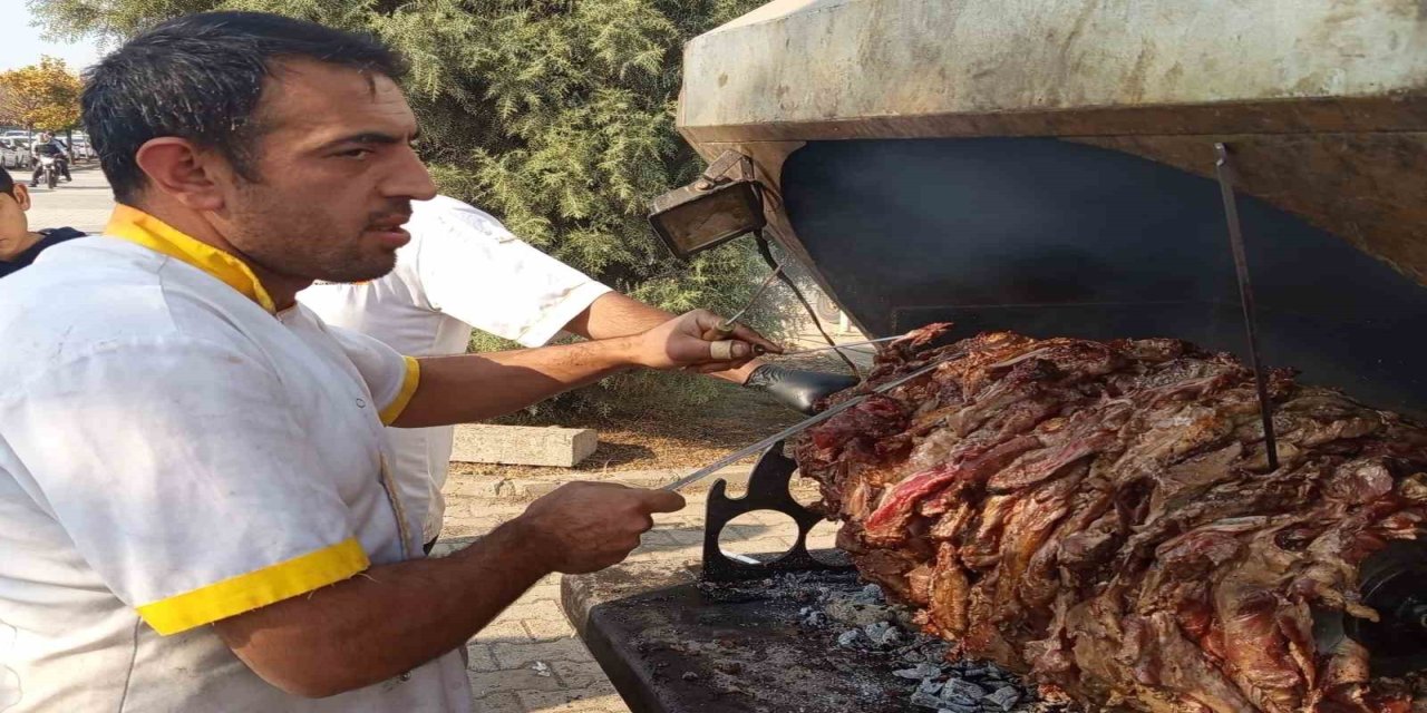 Diyarbakır Yöresel Lezzetler Fuarı'nda Cağ Kebabı Rüzgarı