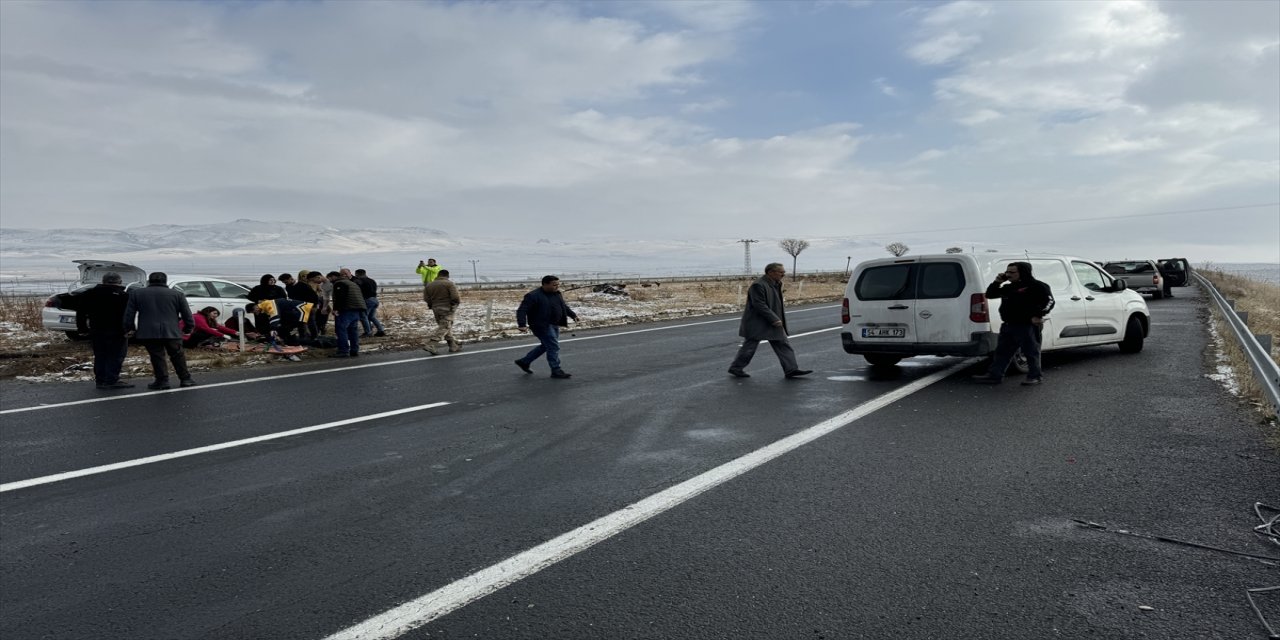 Ağrı'nın İlçelerinde Üç Ayrı Trafik Kazası Meydana Geldi