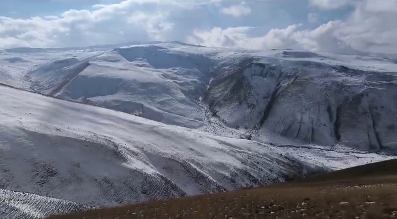 Ağrı’nın köylerine kış geldi