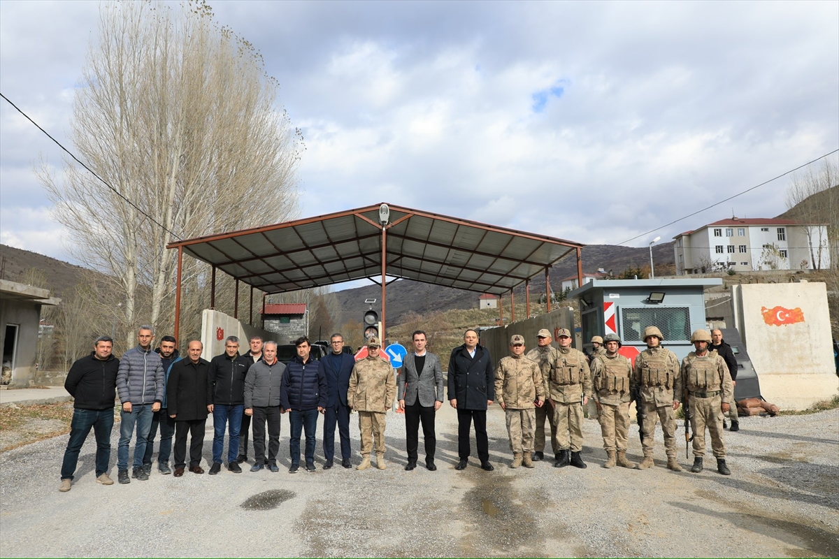 Bitlis Valisi Karakaya Mesirtepe Üs Bölgesi'ni ziyaret etti