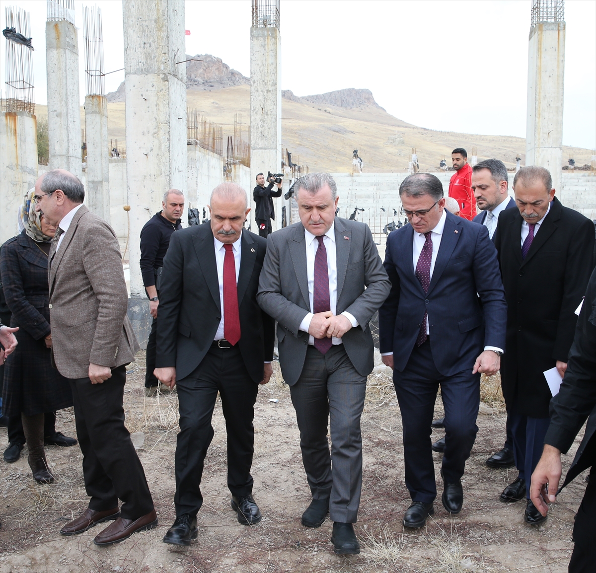 Bakan Bak, Van'da incelemelerde bulundu