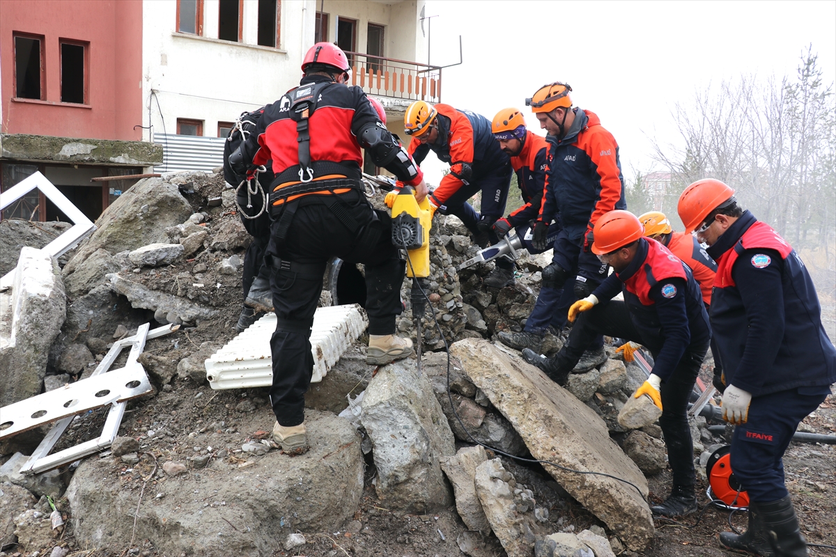 Ağrı'da nefes kesen AFAD tatbikatı