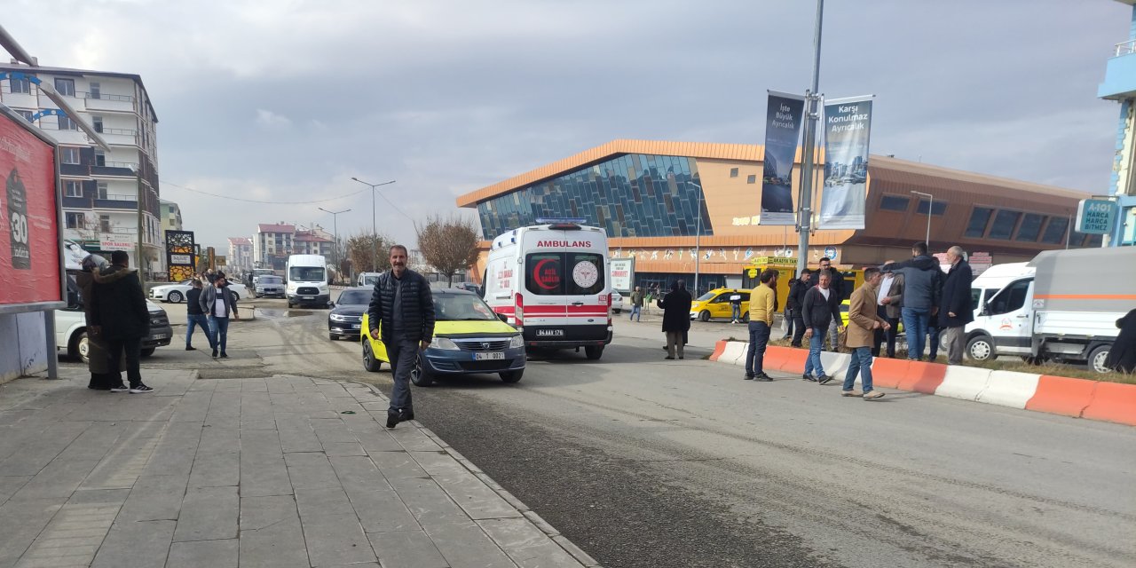 Ağrı'da emekli müdüre araç çarptı durumu ağır