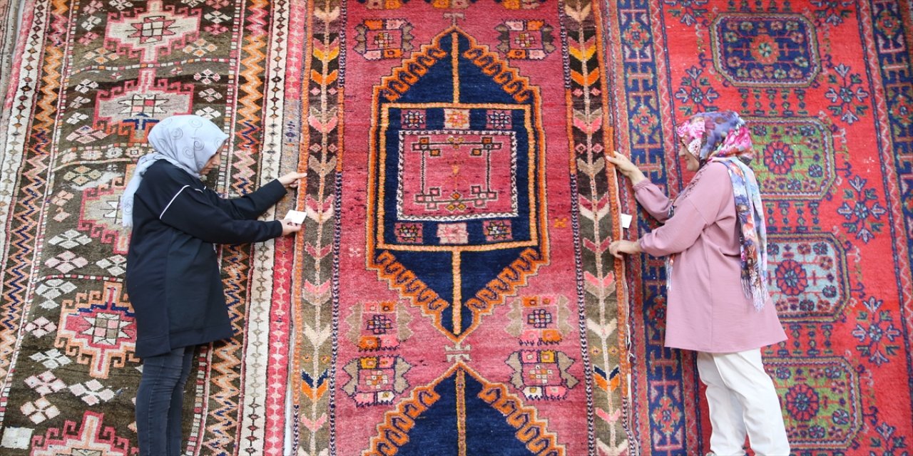 Van'da Halı-Kilim Müzesi'nde sergilenen halılar özenle korunuyor