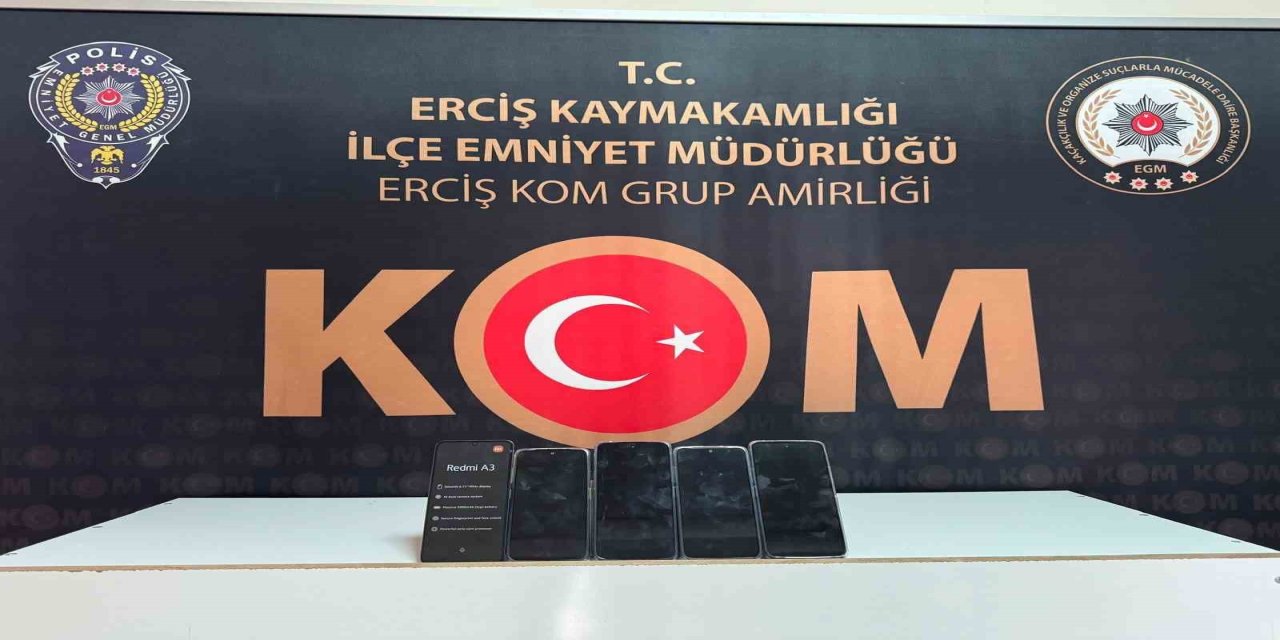 Van Erciş'te Kaçak Cep Telefonları Ele Geçirildi