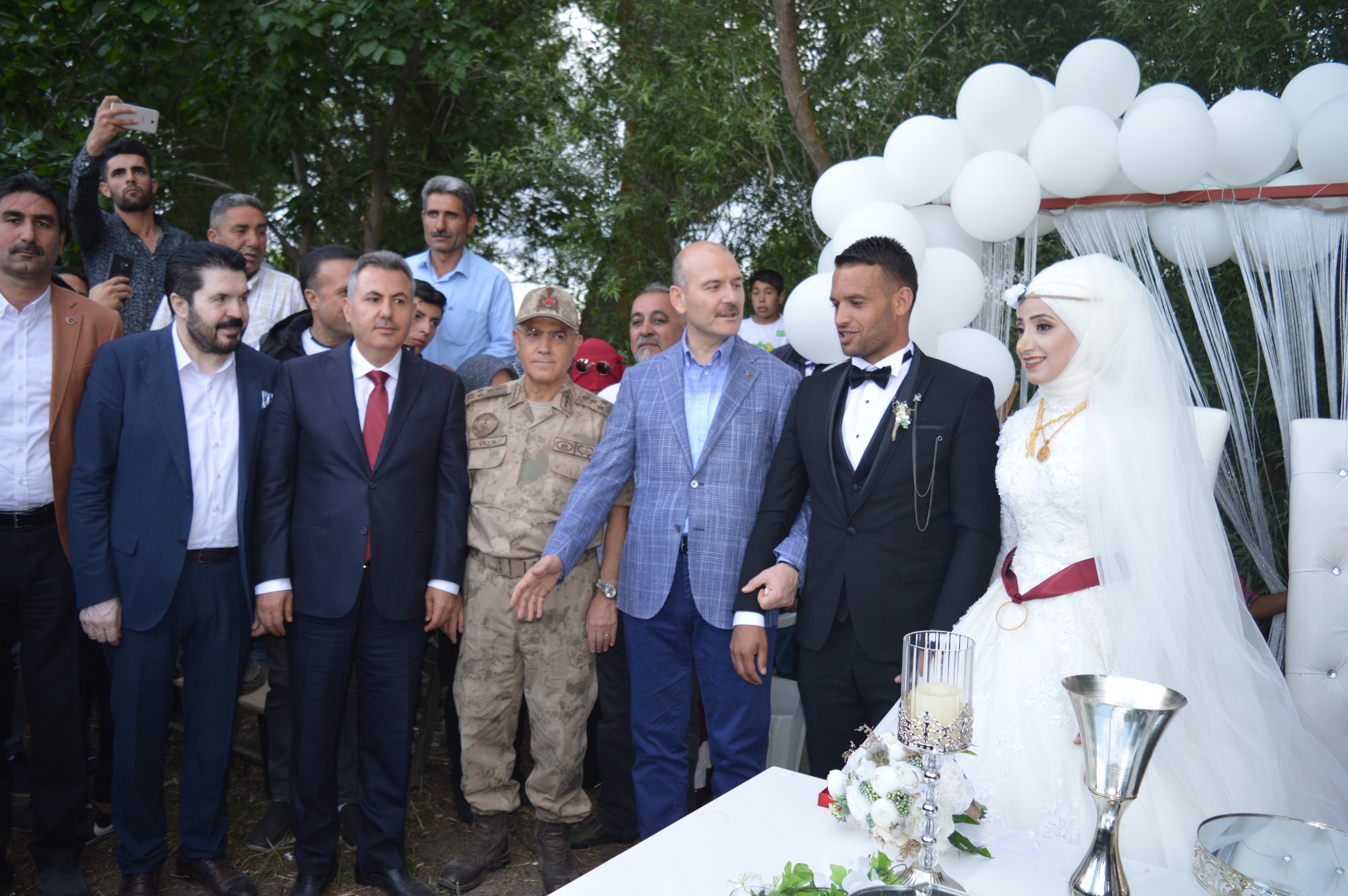 Bakan Soylu, Afrin’de Görev Yapan Ağrı’lı Uzman Çavuşun Düğününe Katıldı