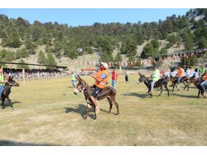 Antalya’da eşekli Yörük futbolu