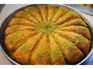 Bayram yaklaştı, baklava ve çikolataya ilgi arttı