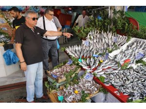 Balık tezgahları hareketlendi, hamsi dolardan hızlı düşüyor