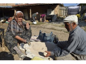 Köye özel toprakla mayalanan pekmez 200 yıldır gelir kaynağı