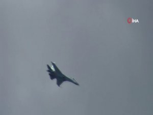 SU-35’in antrenman uçuşu nefes kesti