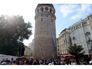 Galata Kulesi prostat kanserine dikkat çekmek için mavi kravat taktı