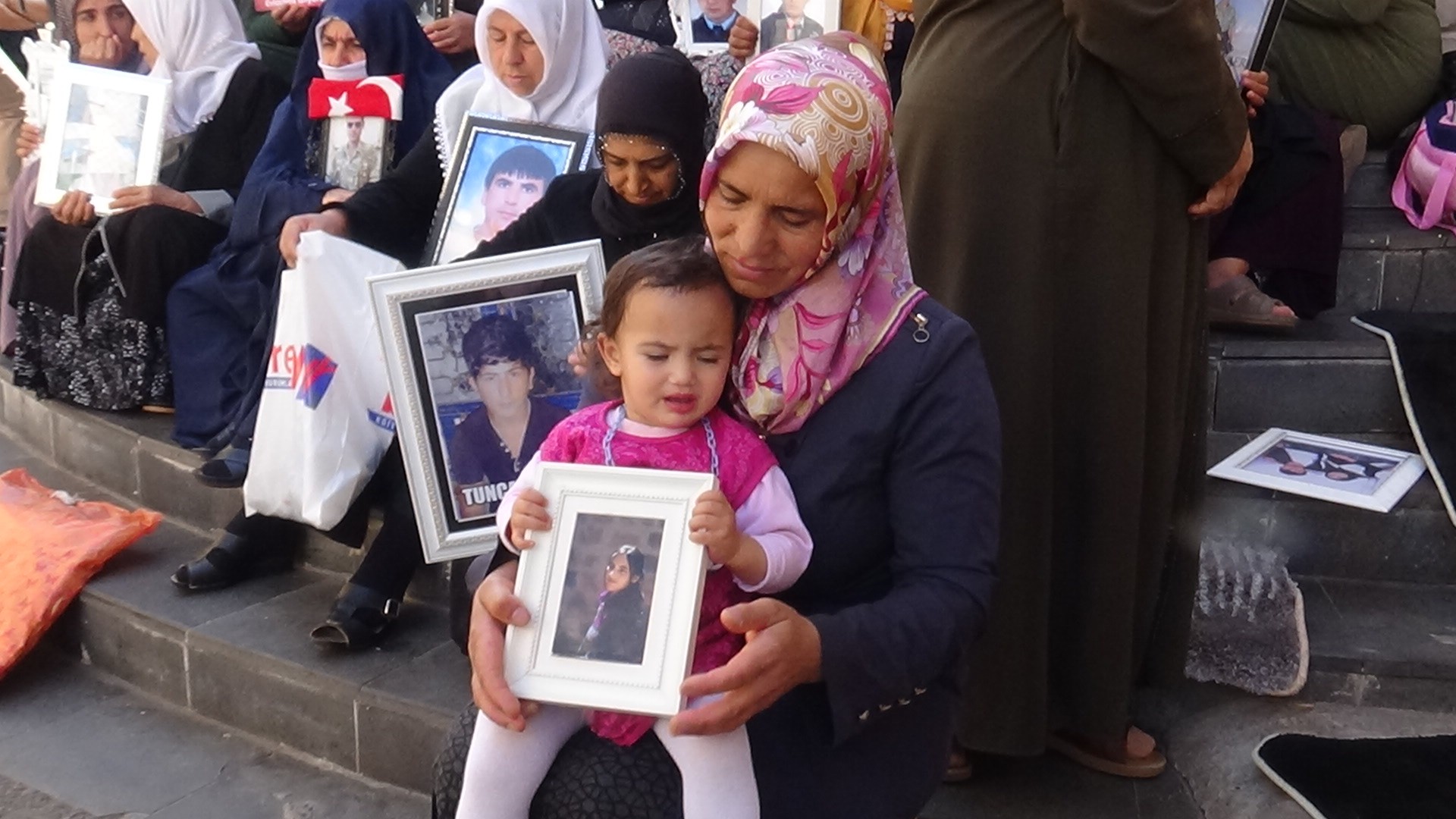Diyarbakır’daki eyleme Ağrı’dan bir aile daha katıldı