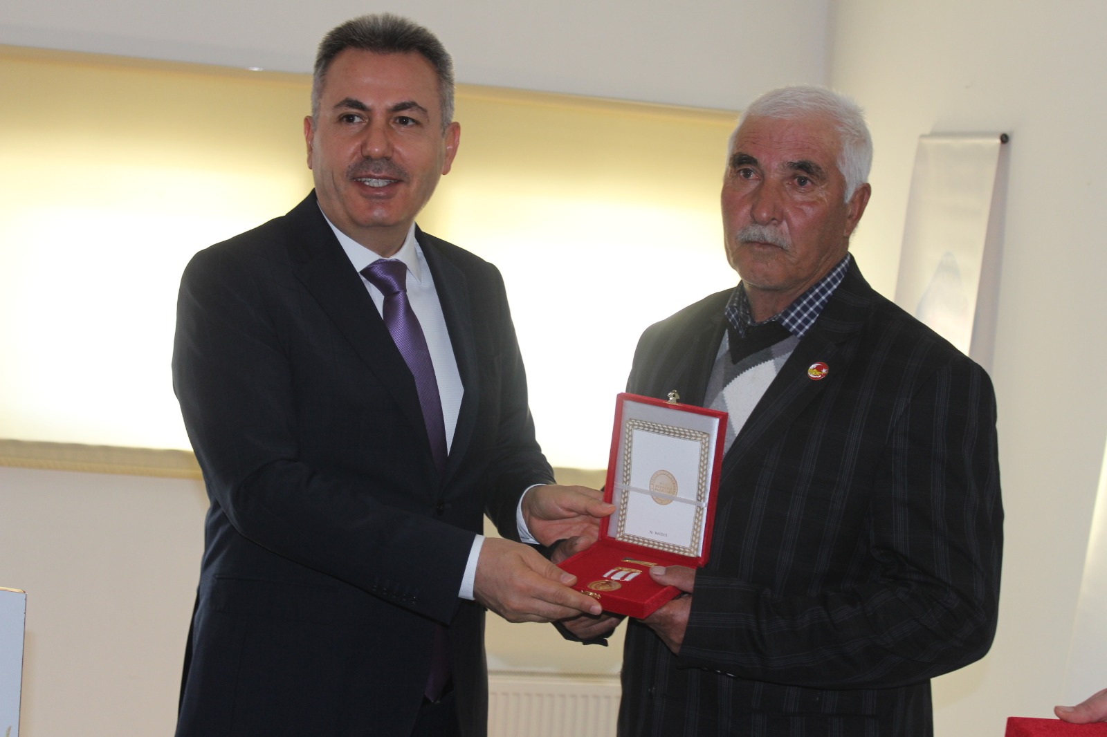 Ağrı’da Kıbrıs Gazilerine Madalya ve Beratları verildi