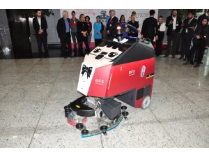 İstanbul Havalimanı’nda ‘insansız temizlik robotu’ dönemi başladı