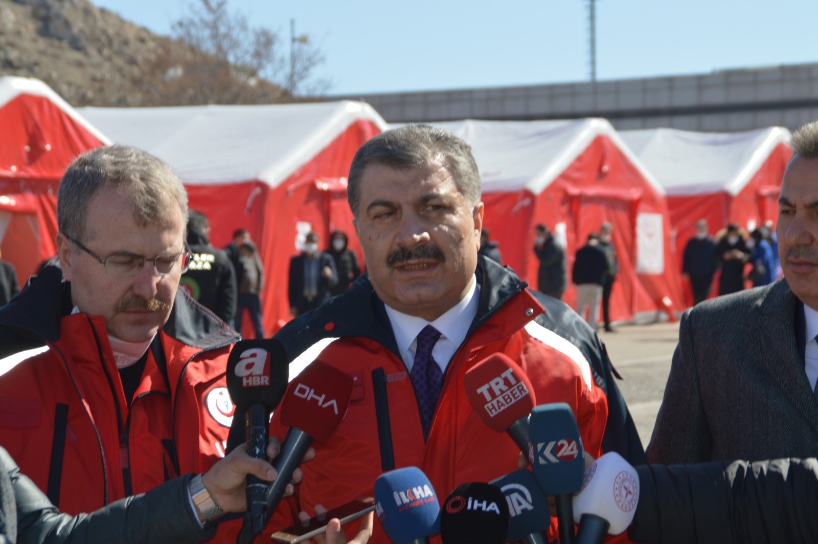 Sağlık Bakanı Koca, Gürbulak Sınır Kapısı’nda kurulan Sahra Hastanesi’ni gezdi
