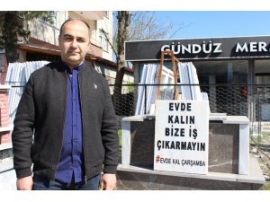 Mezar taşı ile ilginç "Evde Kal" çağrısı