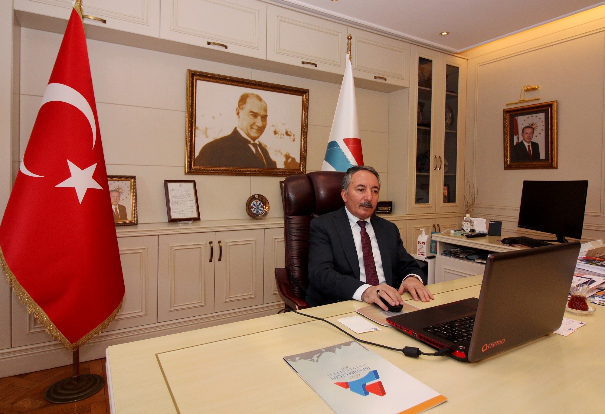 Rektör Karabulut, YÖK Başkanı ile telekonferans yöntemiyle toplantı yaptı