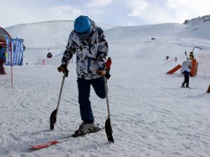 Azmiyle tüm engellilere örnek oluyor