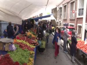 Kısıtlama öncesi pazarda bayram yoğunluğu