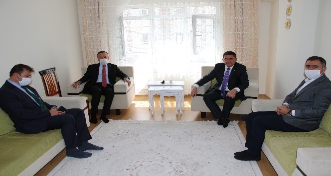 AK Parti'li milletvekillerinden Barış Çakan'ın ailesine taziye ziyareti
