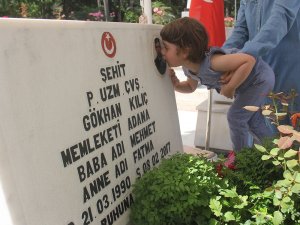 Şehit çocuklarının Babalar Günü kutlaması yürekleri dağladı