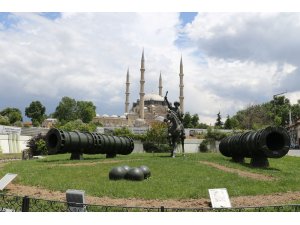 Müslümanların Selimiye’de cemaatle namaz coşkusu