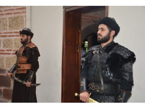 Osman Gazi ve Orhan Gazi türbelerinde sancak nöbeti başlıyor