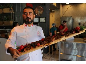 Adanalı kebap ustalarından yeni ‘Korona Kebap’