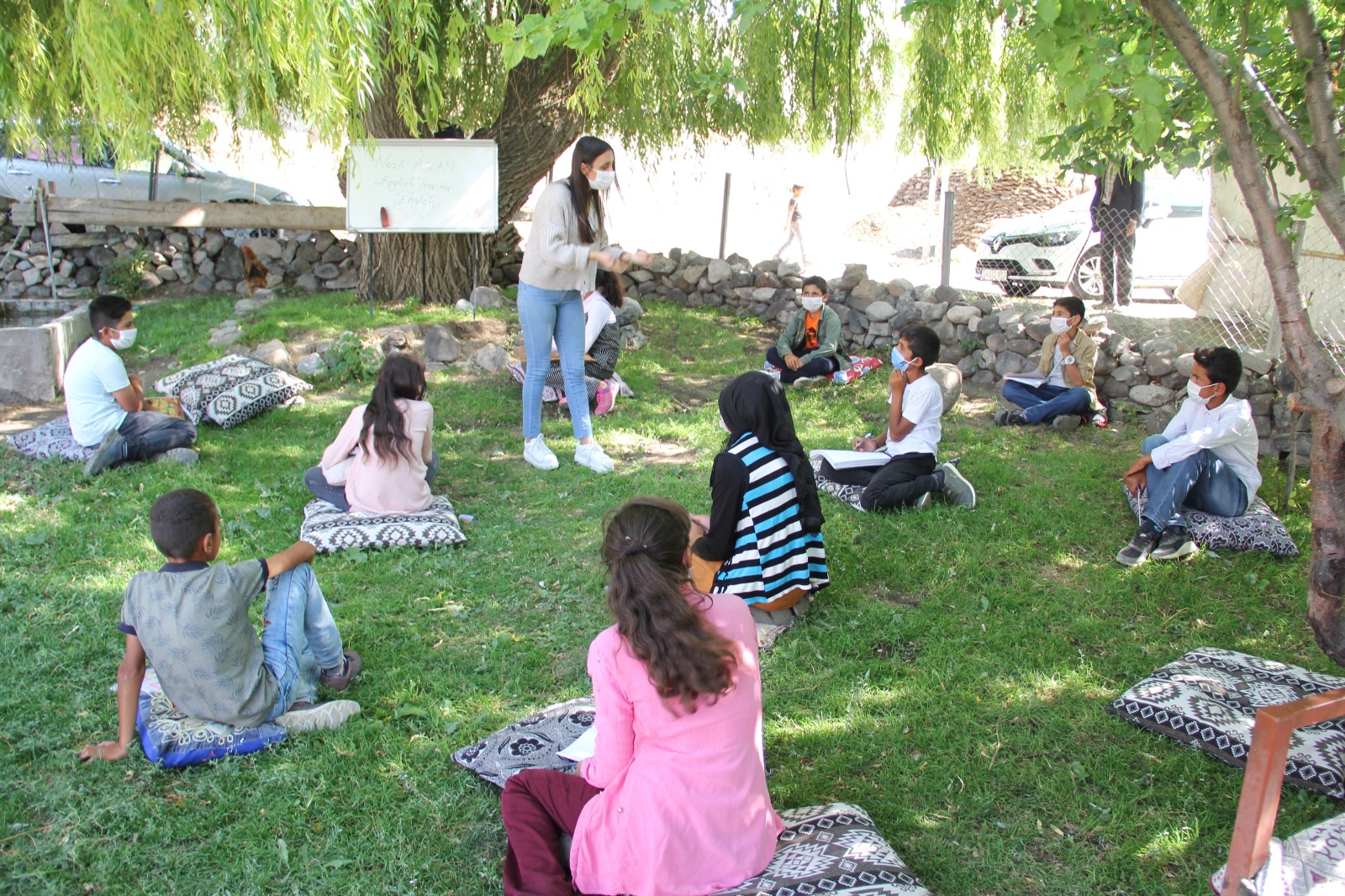 Ağrı'da öğretmenler köy, köy gezerek ders anlatıyor