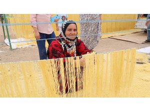 Mardin’de kadınların şehriye mesaisi başladı