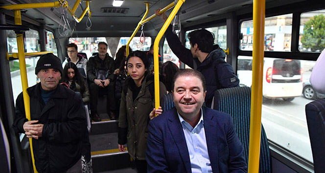 Belediye başkanı halk otobüsüne bindi