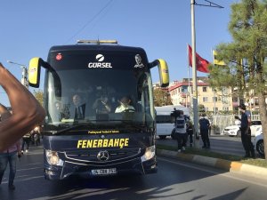 Fenerbahçe, derbiye coşkuyla uğurlandı