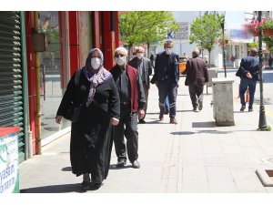 O ilçede 65 yaş üstü vatandaşlara sokağa çıkma kısıtlaması getirildi