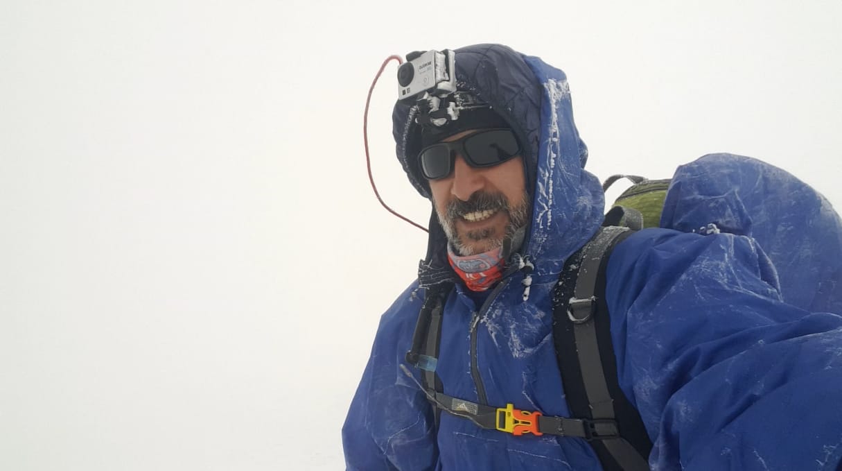 Türkiye'nin 81 farklı zirvesine tırmanacak olan dağcı, Ağrı Dağı zirvesinde 3 gün geçirdi