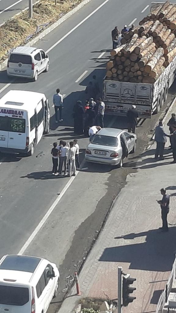 Ağrı-Erzurum karayolunda kaza, faciadan dönüldü!