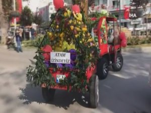 Motosikletini sebze ve meyvelerle süsledi, bayrama katıldı