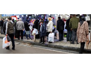 Palamut gitti, vatandaş hamsi için kuyruğa girdi