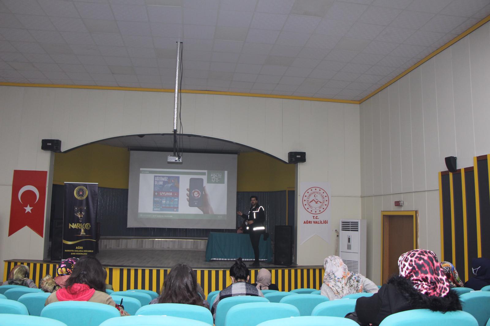 Ağrılı annelere “En İyi Narkotik Polisi; Anne” projesinin semineri gerçekleştirildi